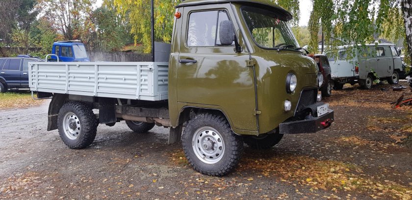 УАЗ 3303 бортовой