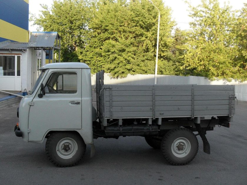 UAZ 3303 бортовой