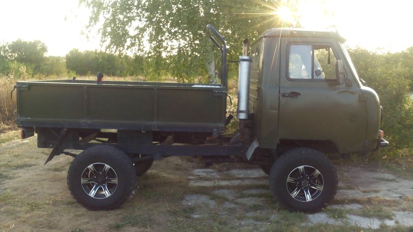 УАЗ 3303 бортовой