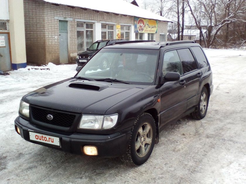 Subaru Forester 1999 черный