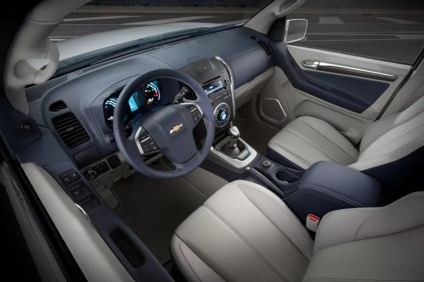 Шевроле Трейлблейзер салон