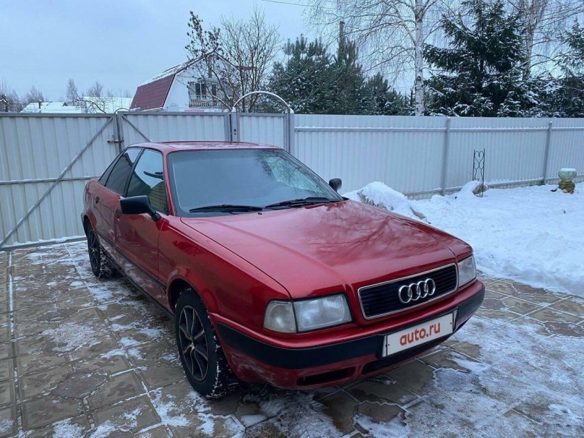 Красная ауди 80