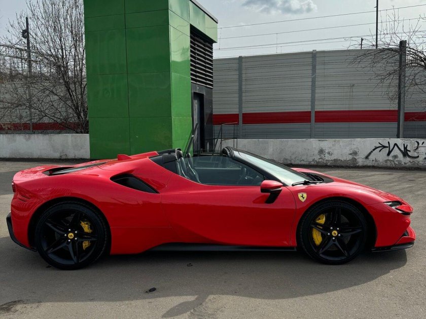 Ferrari sf 90 spider