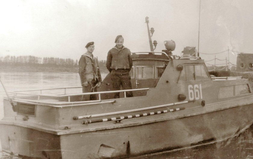 Катер Аист 701