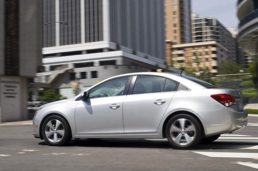 Chevrolet Cruze 2012 седан