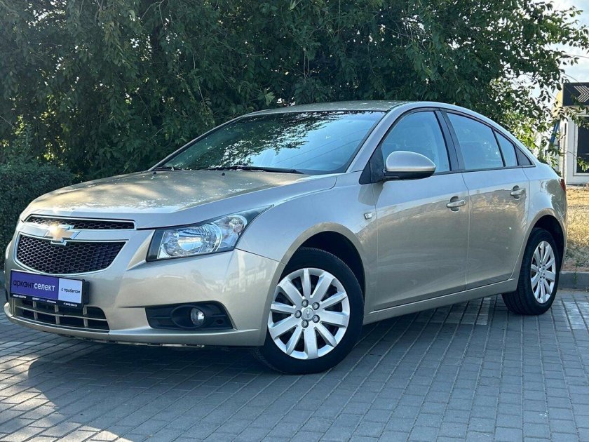 Шевроле золотистая