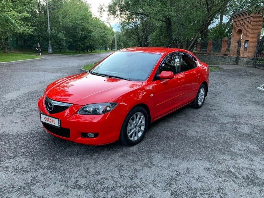Мазда 3 красная седан