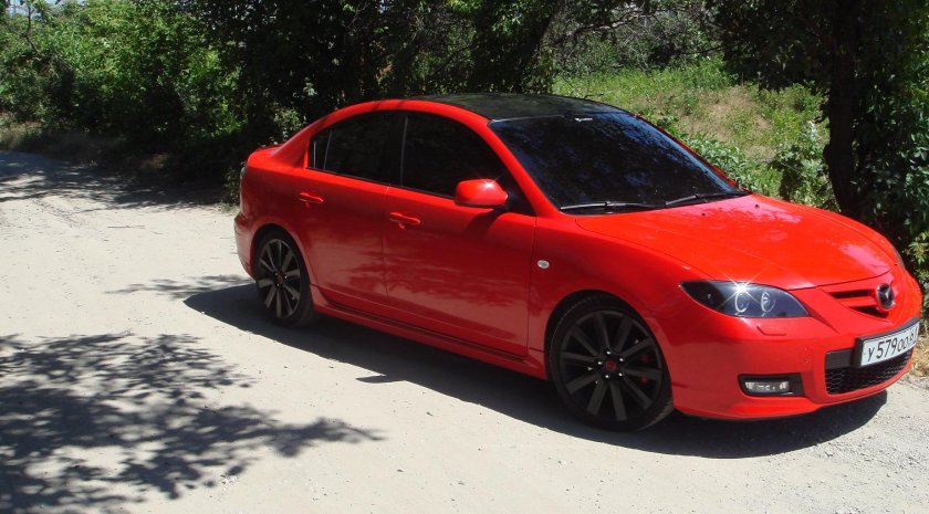Мазда 3 красная седан