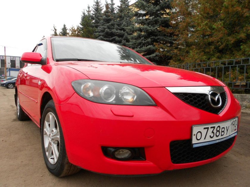 Мазда 3 красная седан