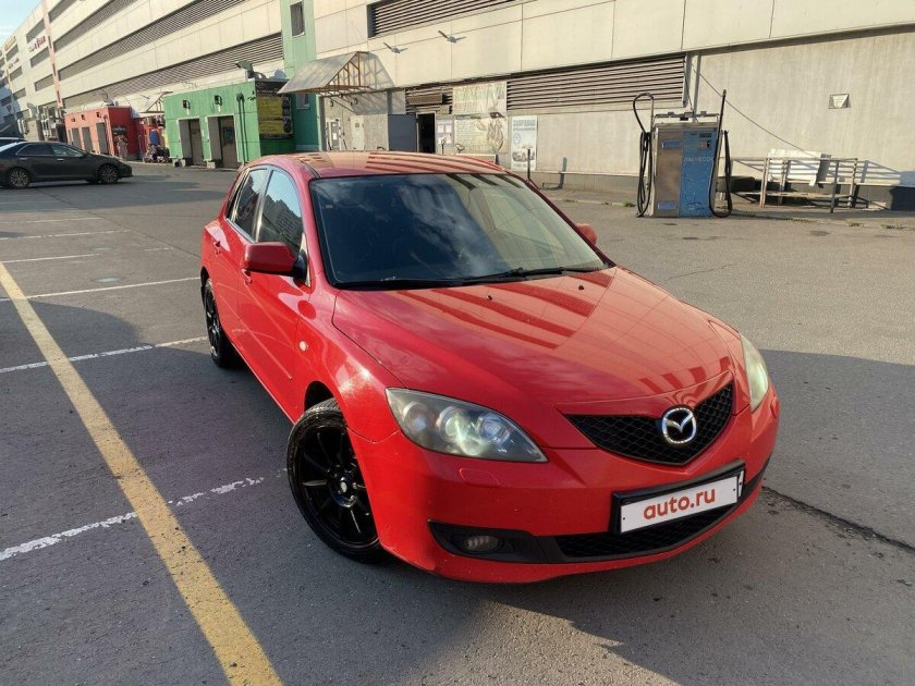Мазда 3 БК хэтчбек красная