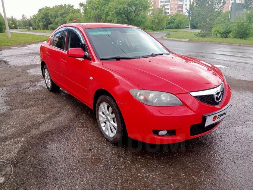Мазда 3 красная седан