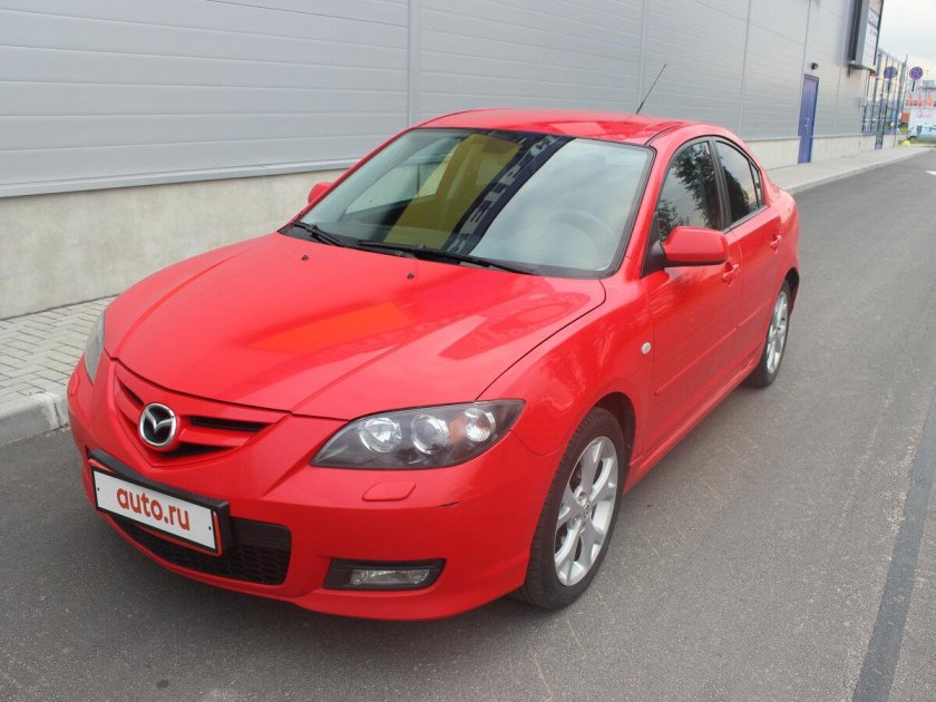 Мазда 3 красная седан