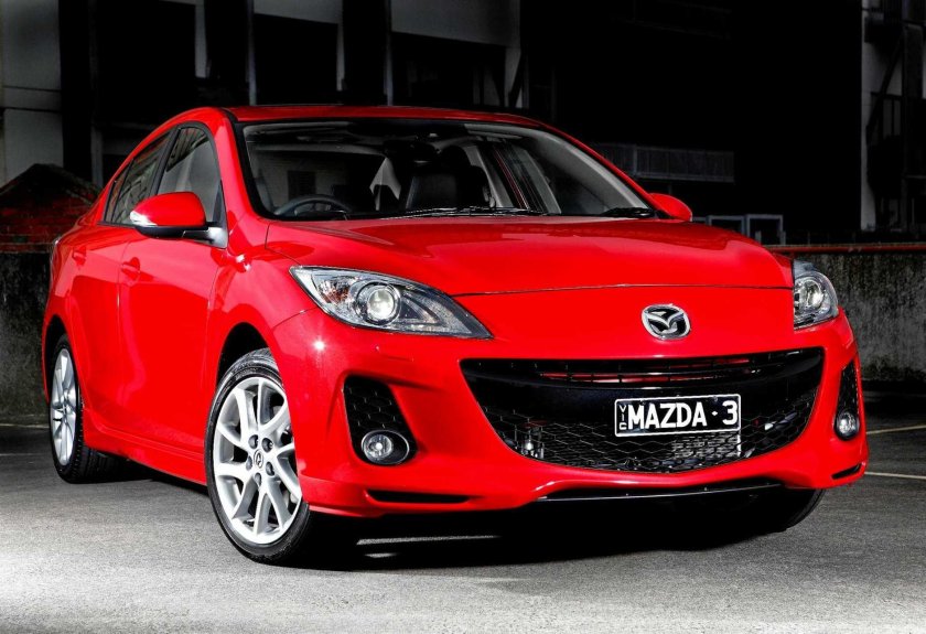 Mazda 3 красная