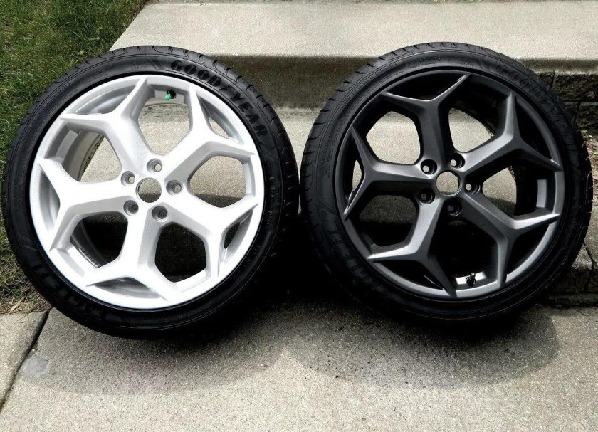 Литые диски графитового цвета