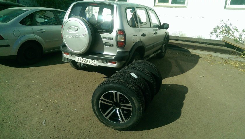 Нива Шевроле на 16 колесах