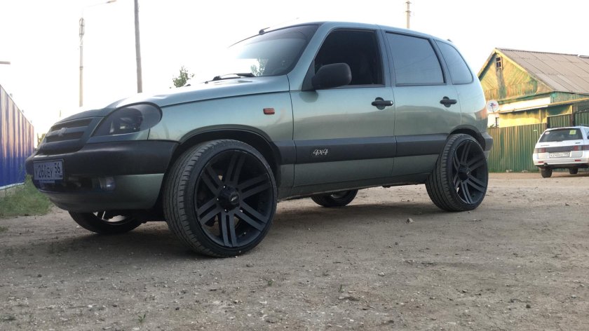 Шевроле Нива на r18 колесах