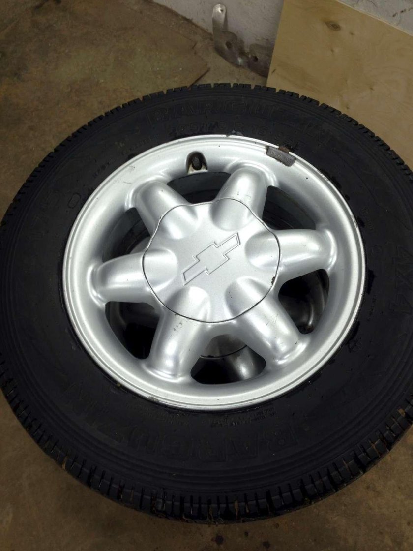 Литые диски Нива Шевроле 15r штатные