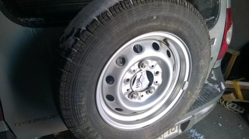 Запасное колесо на ниву Шевроле