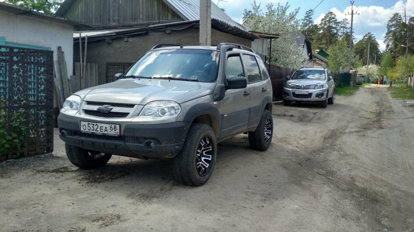 Нива Шевроле на 18 колесах