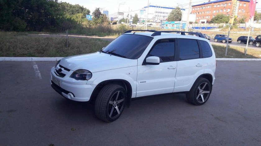 Белая нива шевроле