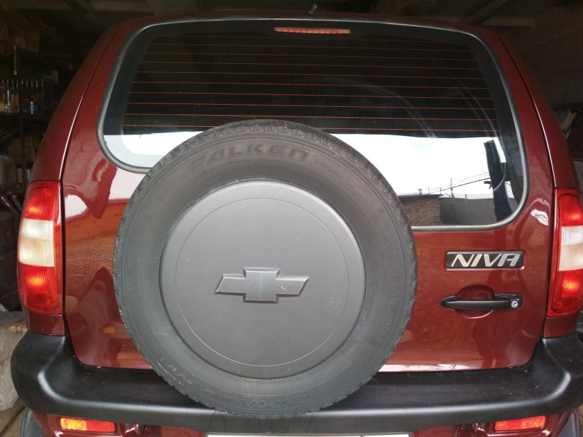 Колпак запасного колеса Шевроле Нива r16