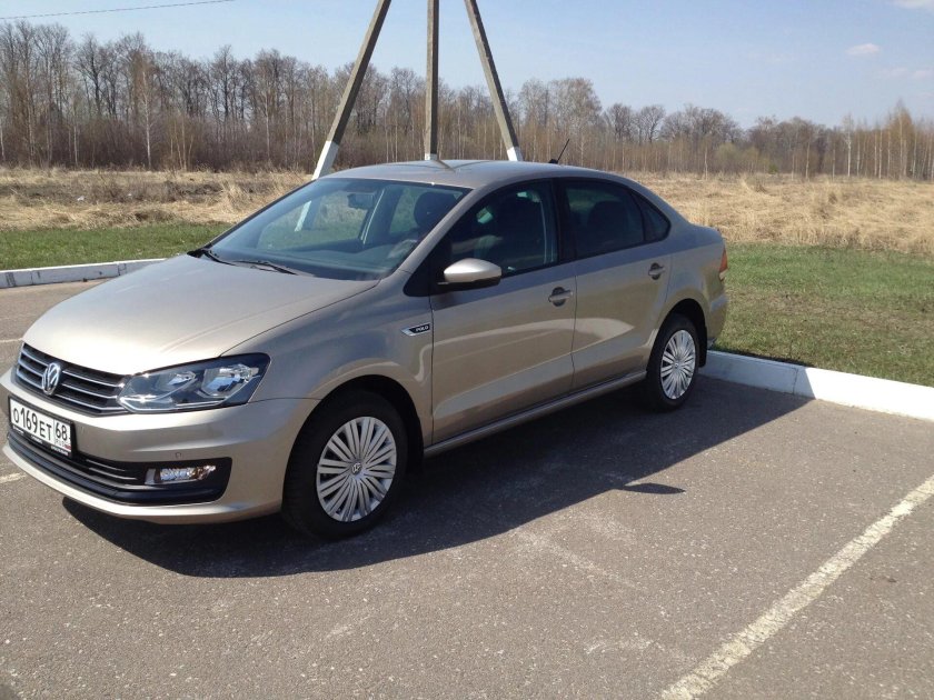 Volkswagen Polo 2017 бежевый