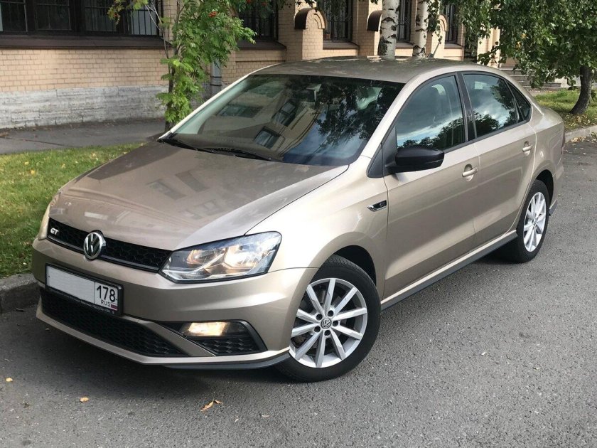 Фольксваген поло бежевый Титаниум