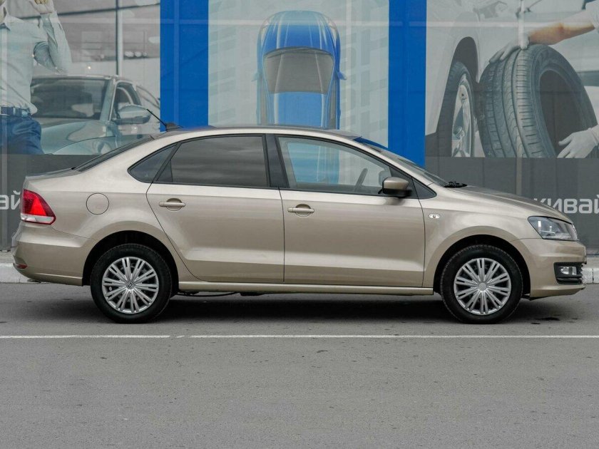 VW Polo 2016 бежевый