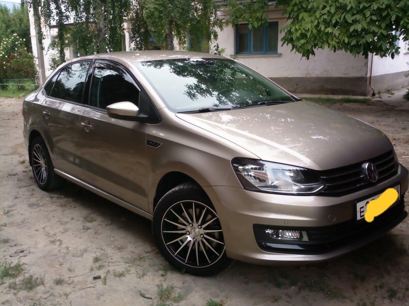 Volkswagen Polo 2017 бежевый