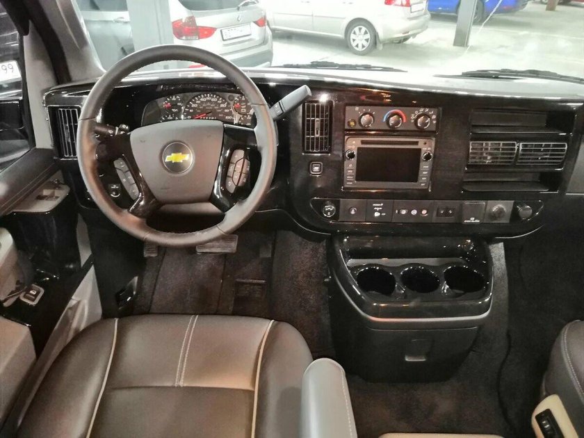 Chevrolet Express 2020 салон
