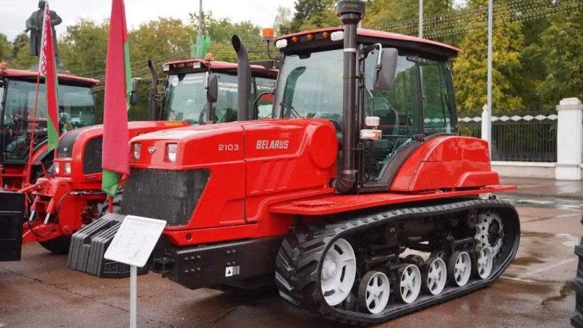 Трактор гусеничный