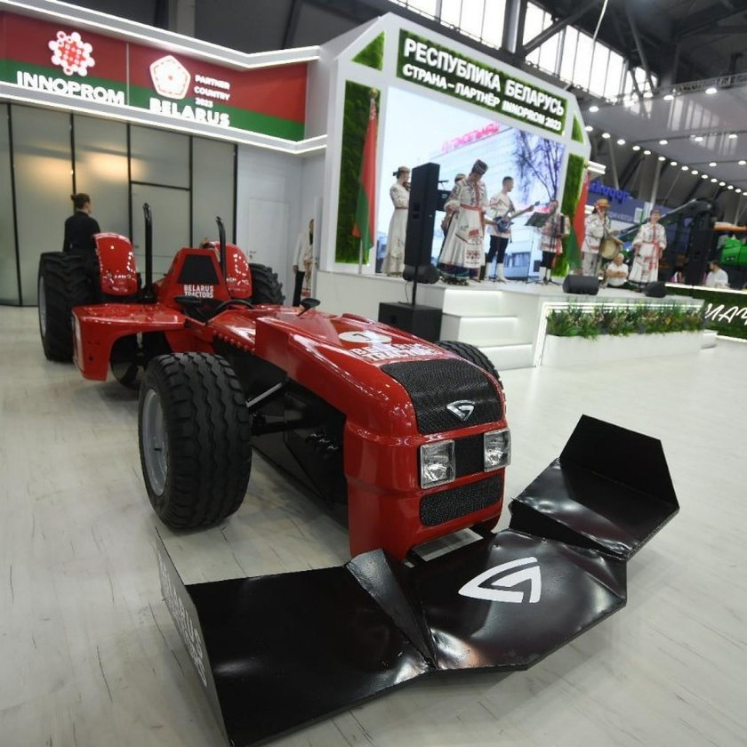 Трактор Беларус Болид