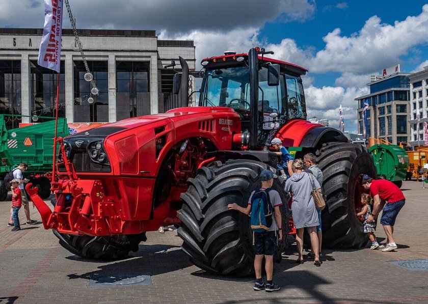 Трактор Беларусь 4522