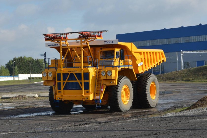 БЕЛАЗ-75710 самосвал