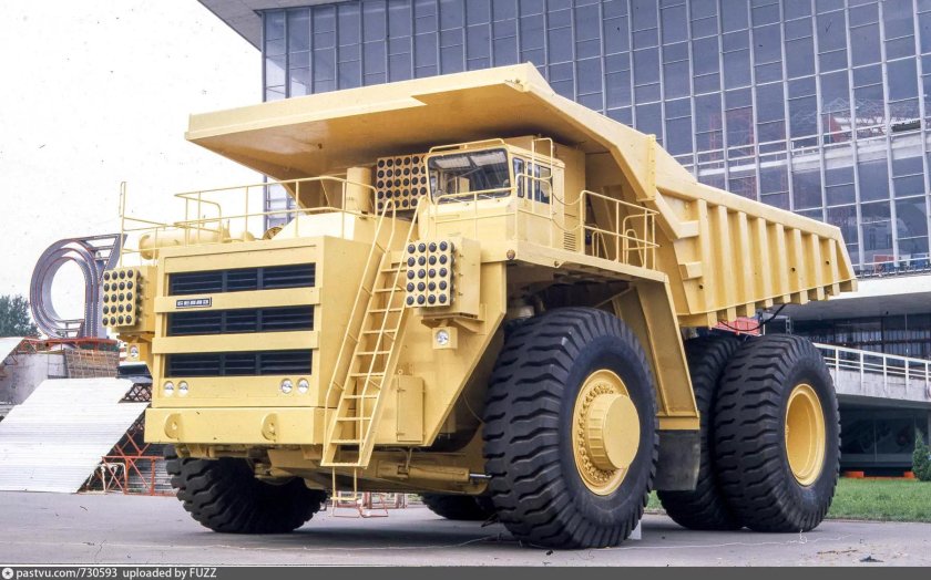 БЕЛАЗ карьерный самосвал