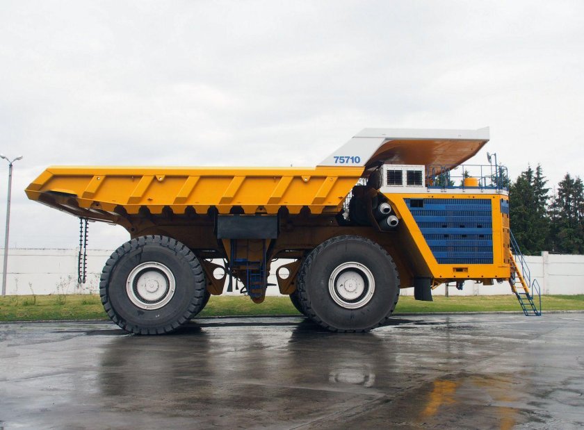БЕЛАЗ-75710 самосвал