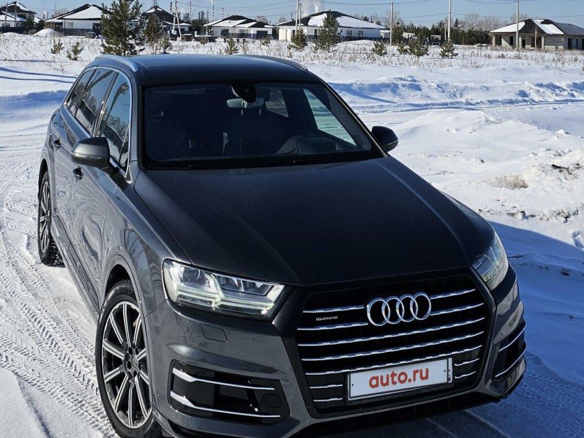 Машина audi q 7