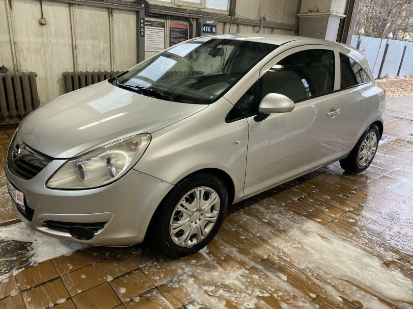 Опель Корса д бежевая