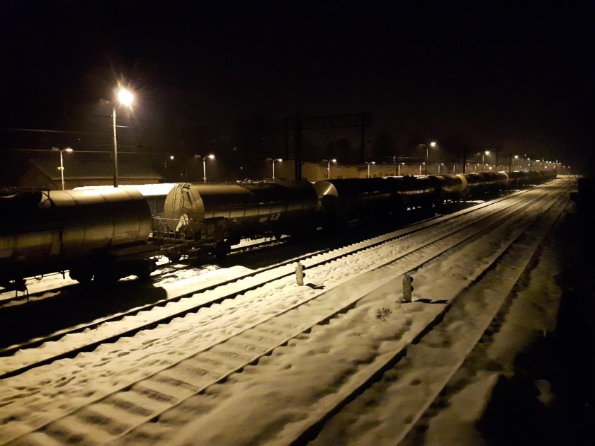 ЖД вокзал ночью зимой