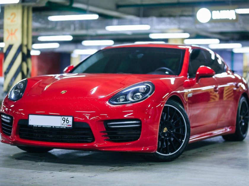 Порше Панамера 970 красная