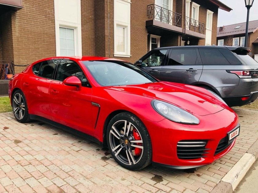 Porsche Panamera Red