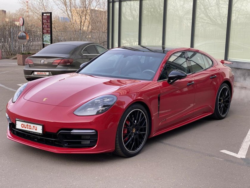 Porsche Panamera 2022 красный