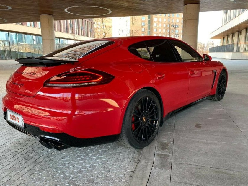 Porsche Panamera Red