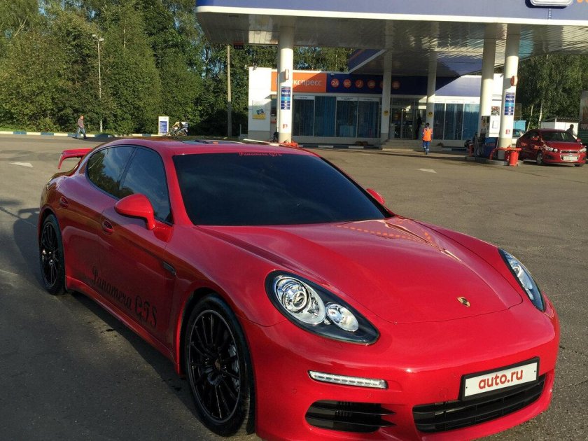 Порше Панамера 4