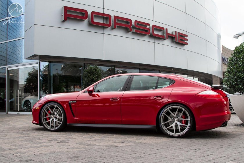 Порше Панамера 970 красная