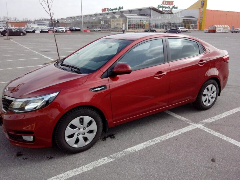 Kia Rio 2015 красная