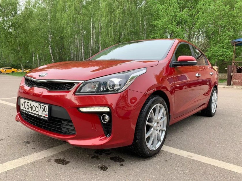 Kia Rio 4 красная