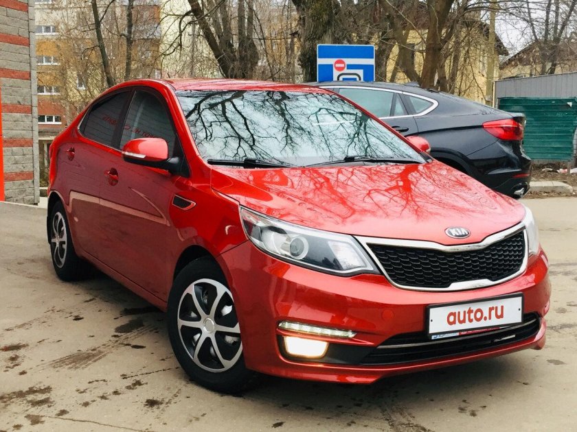 Киа Рио красная