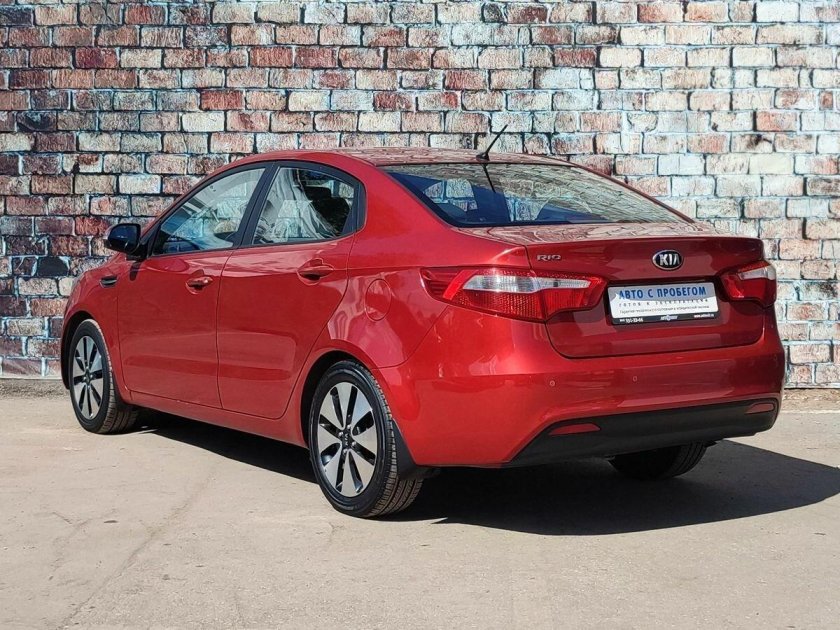 Киа Рио красная