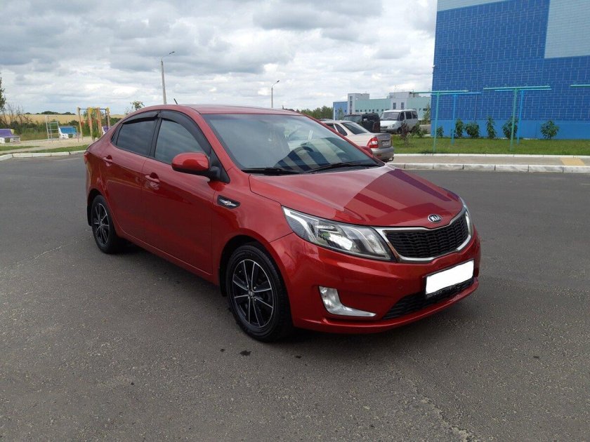 Kia Rio 4 красная